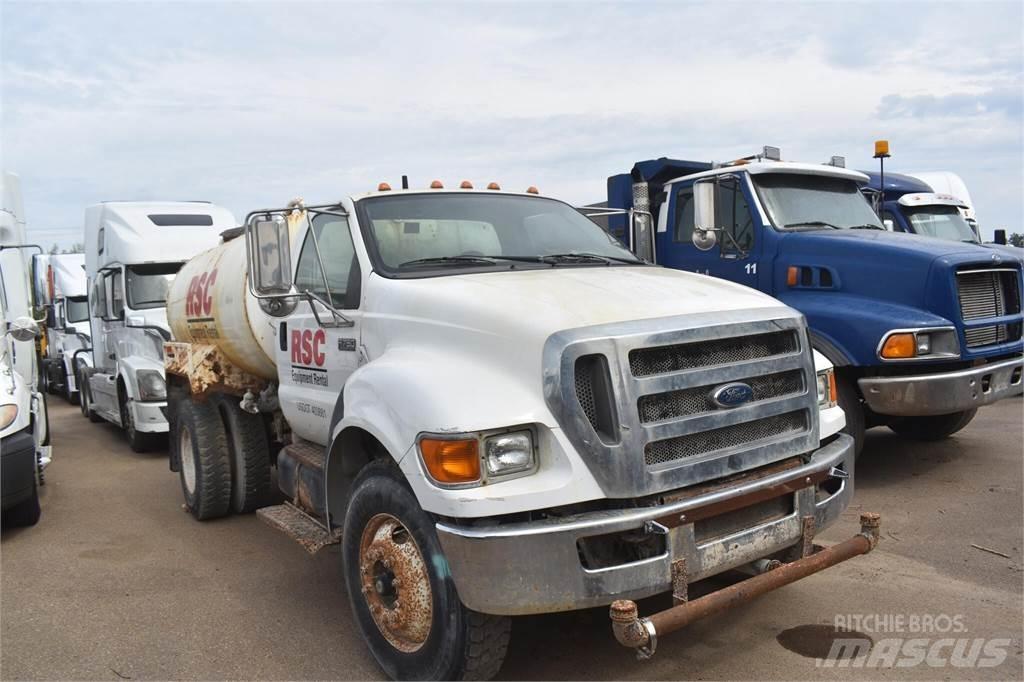 Ford F750 Cisternové vozy