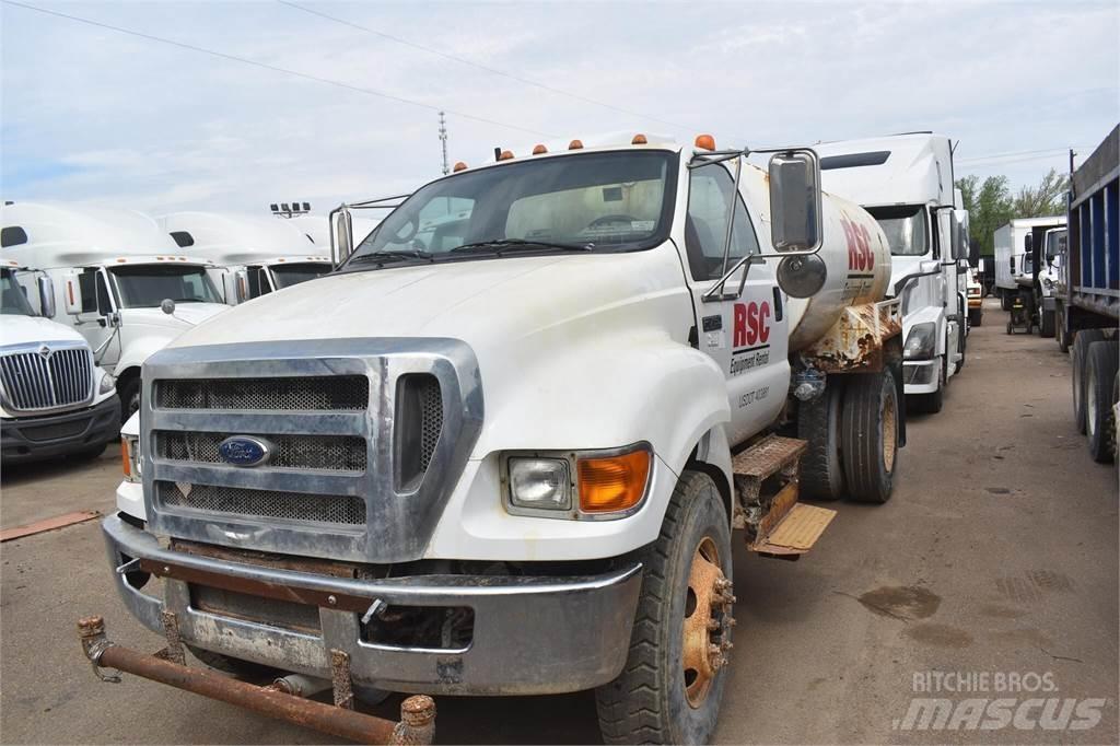 Ford F750 Cisternové vozy