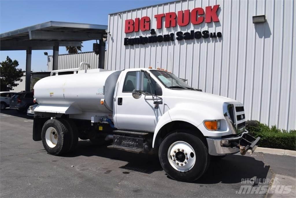 Ford F750 Cisternové vozy