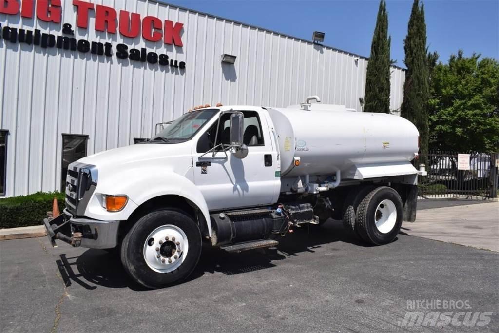 Ford F750 Cisternové vozy
