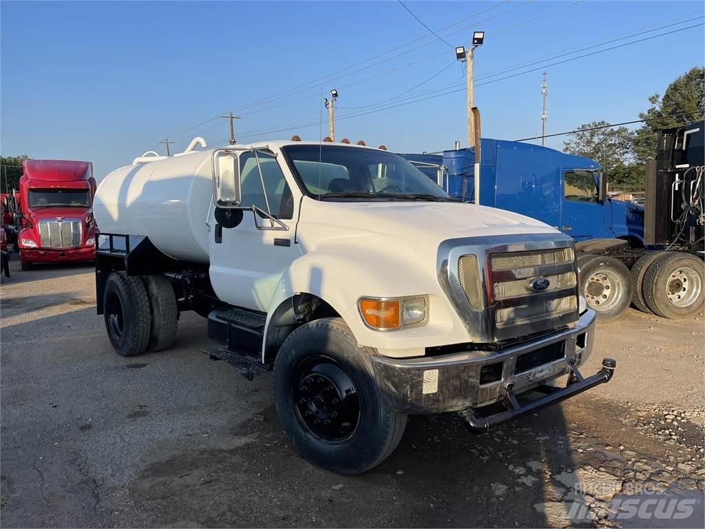 Ford F750 Cisternové vozy