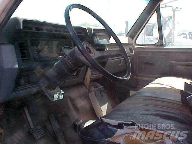 Ford F800 Komunální / Multi-užitková vozidla