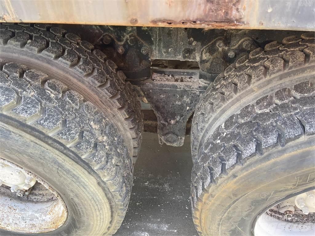 Ford L8000 Sklápěče
