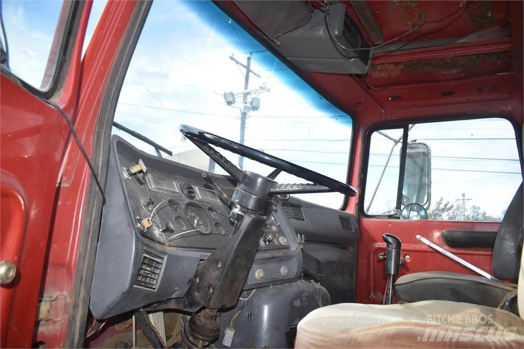 Ford L8000 Sklápěče
