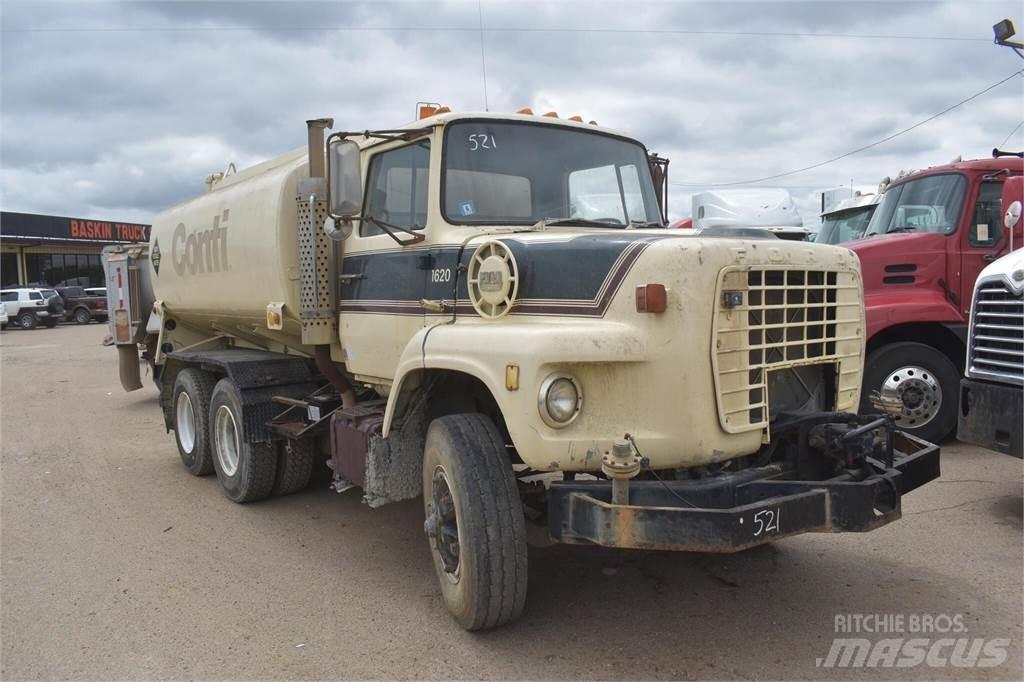 Ford L8000 Cisternové vozy