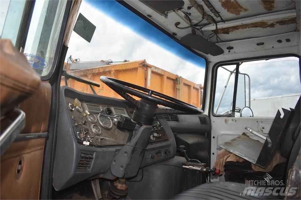 Ford L8000 Autojeřáby, hydraulické ruky