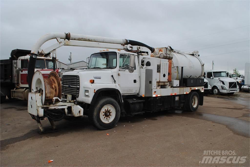 Ford L8000 Cisternové vozy