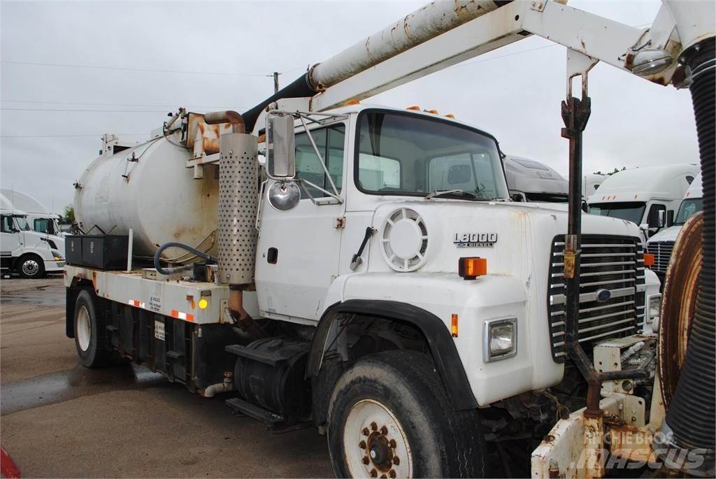 Ford L8000 Cisternové vozy