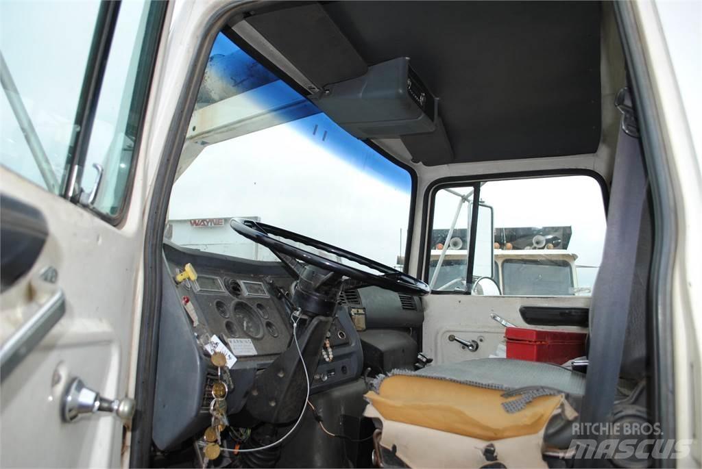 Ford L8000 Cisternové vozy