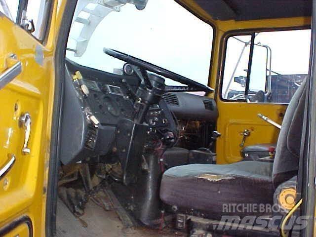 Ford L8000 Cisternové vozy