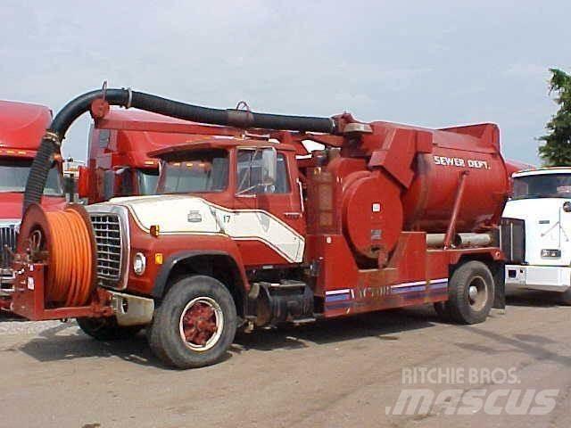 Ford L8000 Cisternové vozy