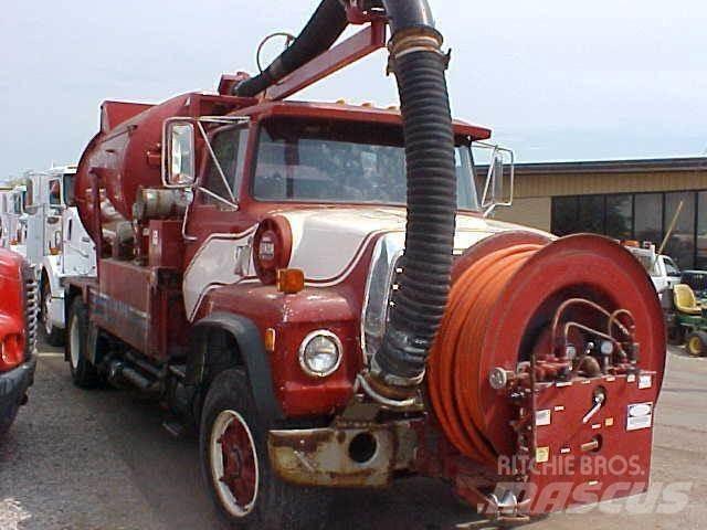 Ford L8000 Cisternové vozy