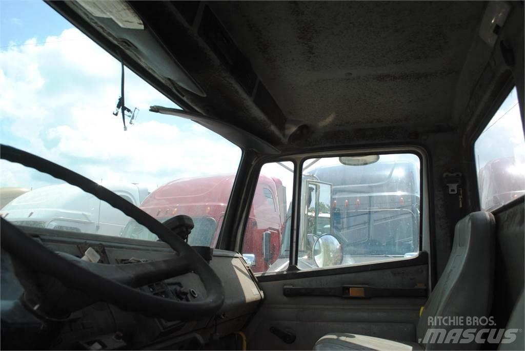 Freightliner FL70 Autojeřáby, hydraulické ruky