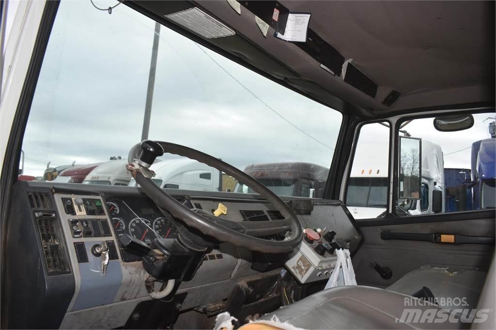 Freightliner FL70 Cisternové vozy