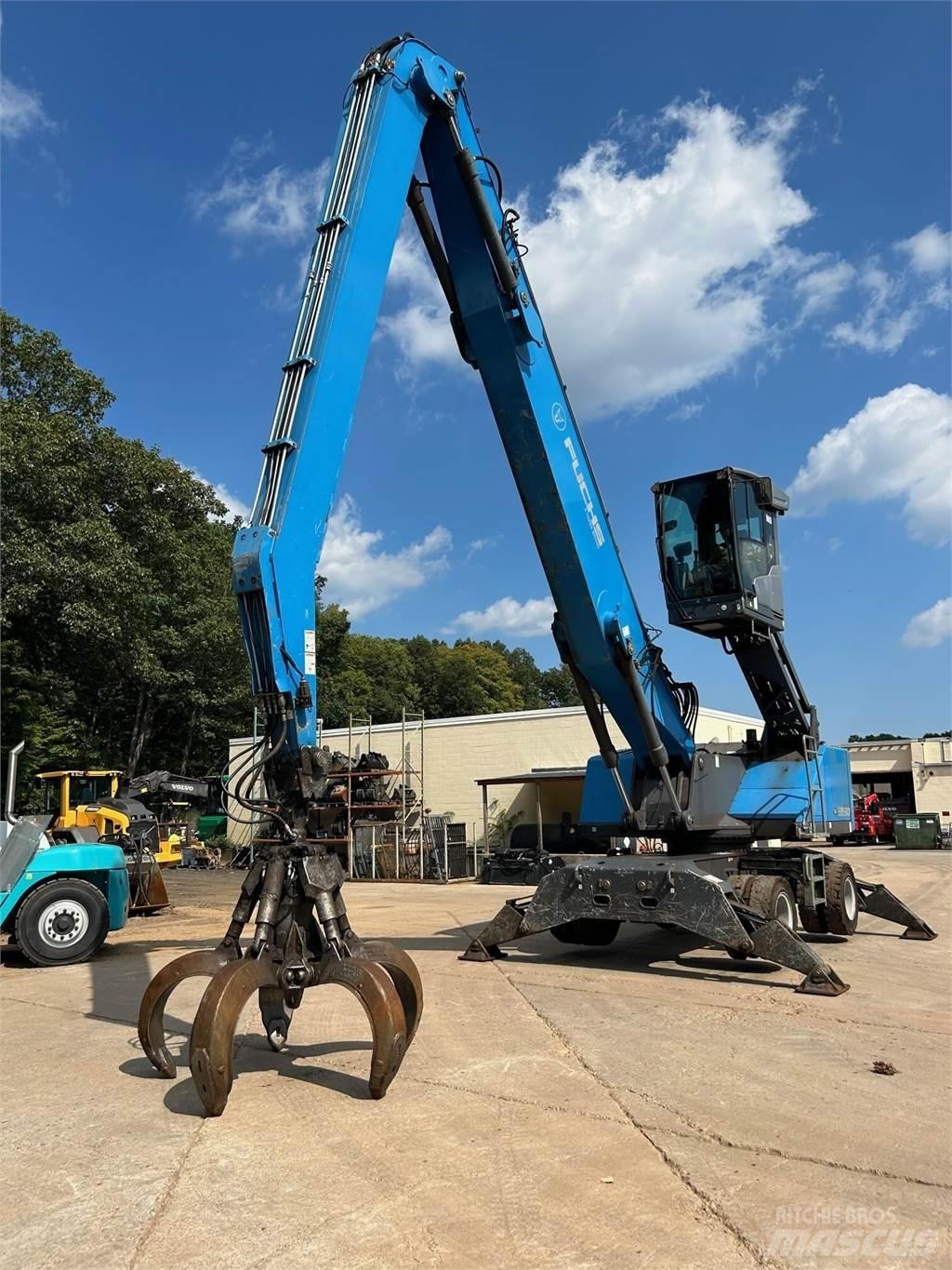 Fuchs MHL350 Stroje pro manipulaci s odpadem