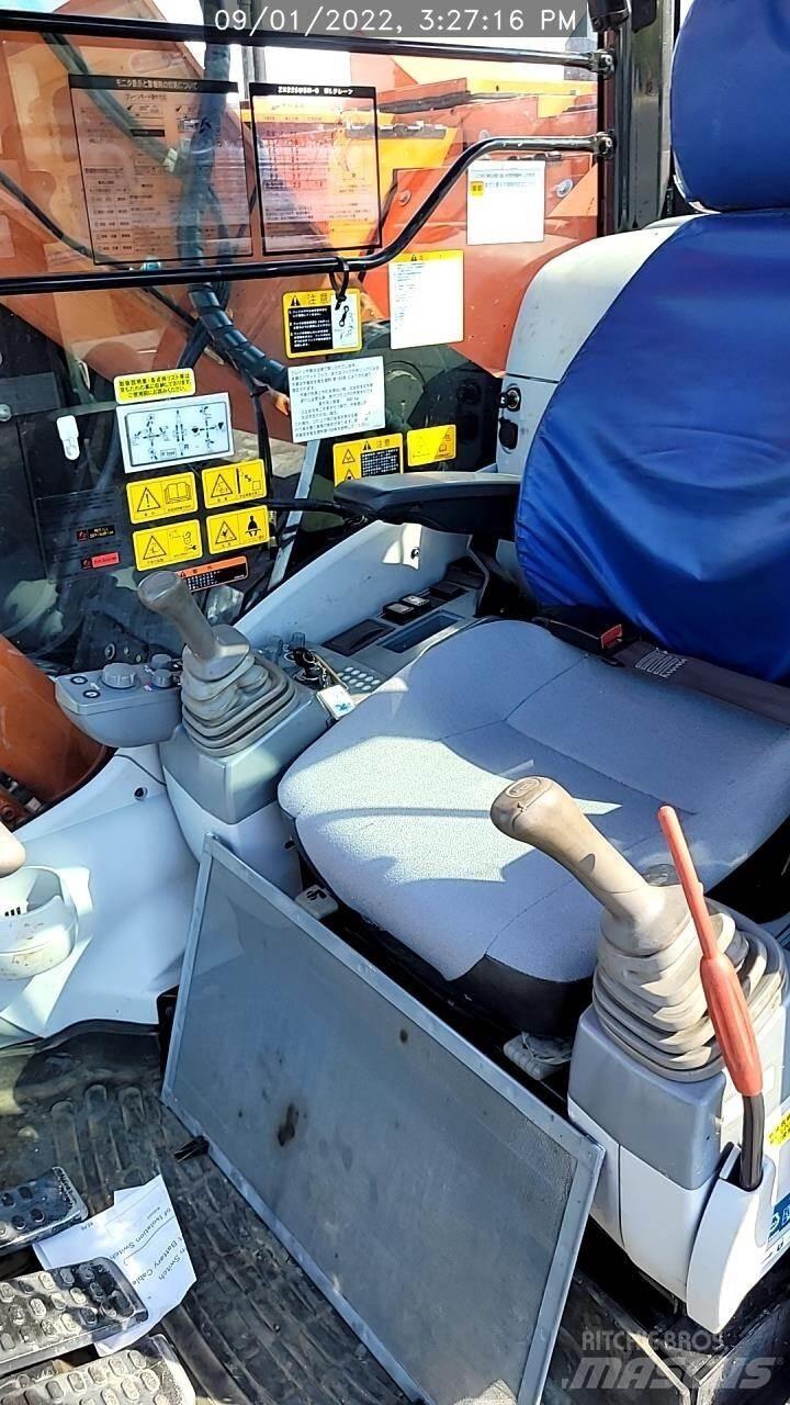 Hitachi ZX225US-6 Pásová rýpadla