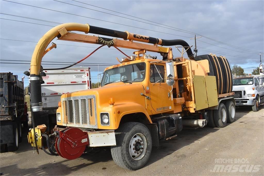 International 2554S Cisternové vozy