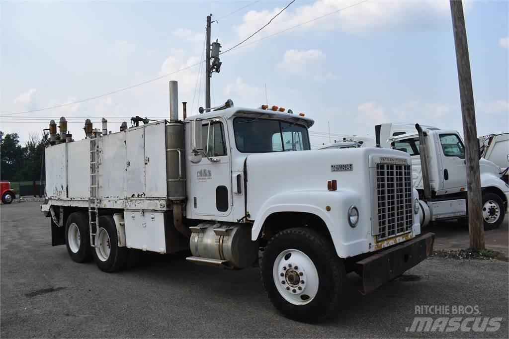 International 4370 Cisternové vozy
