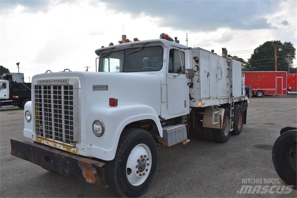 International 4370 Cisternové vozy