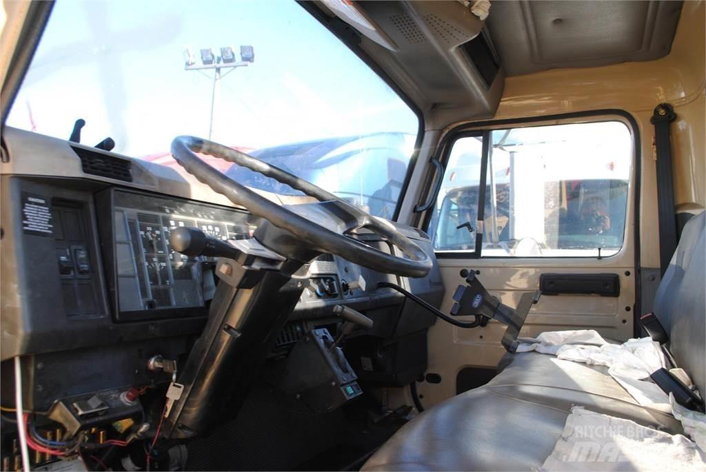 International 4700 Autojeřáby, hydraulické ruky