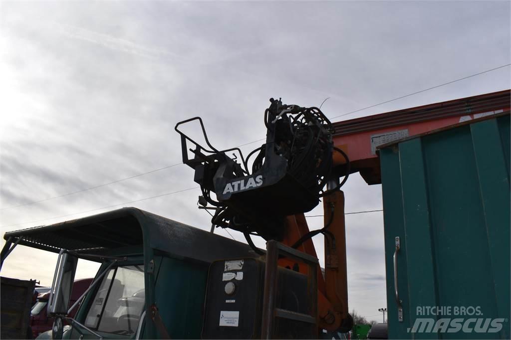International 4700 Autojeřáby, hydraulické ruky
