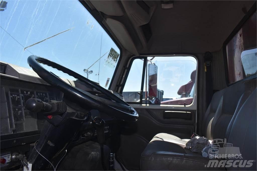 International 4700 Sklápěče