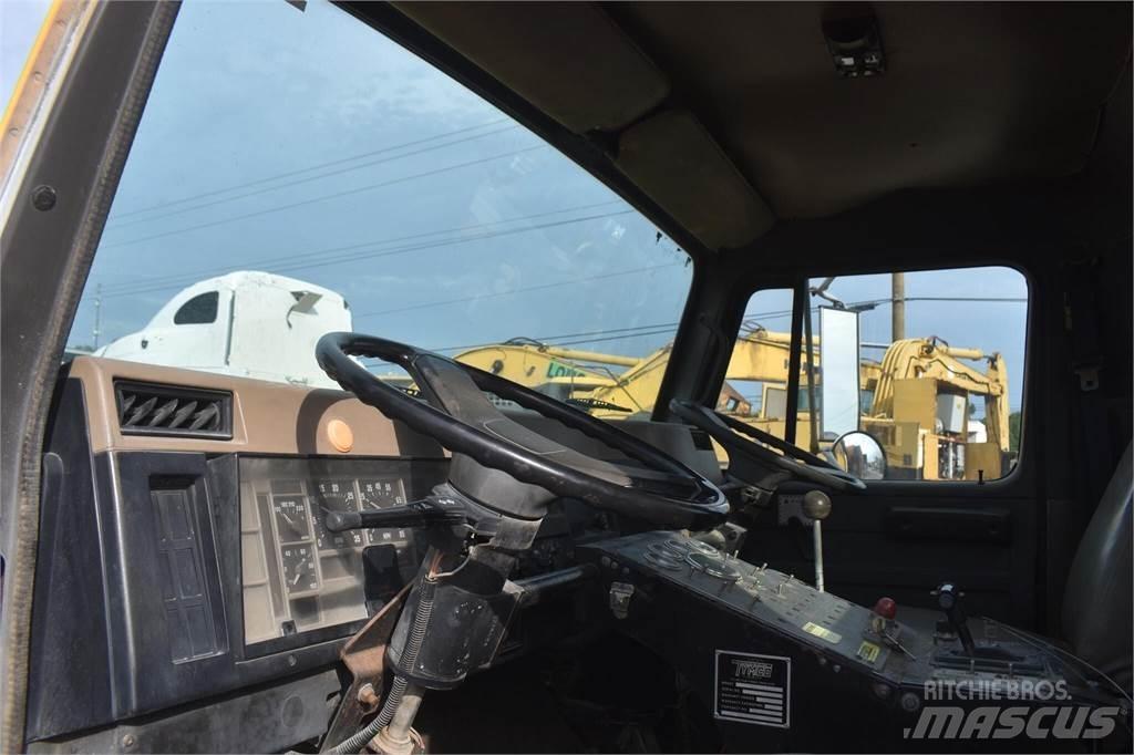 International 4700 Zametací vozy