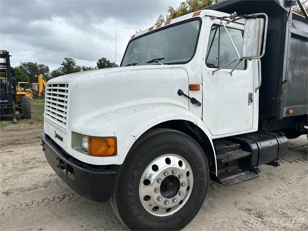 International 4700 Sklápěče