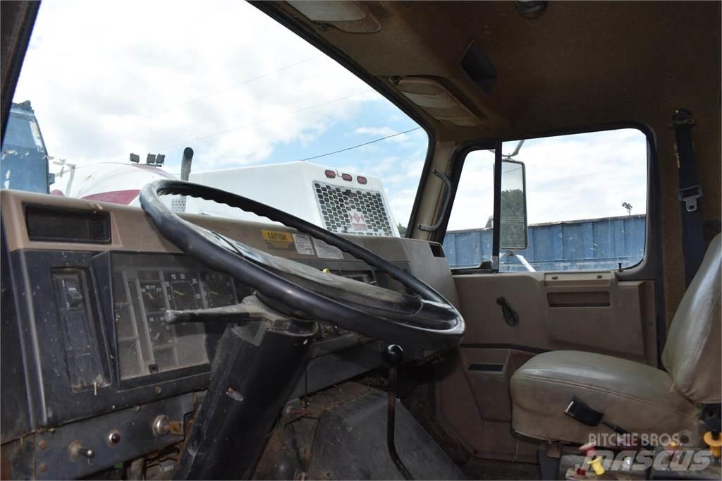 International 4900 Sklápěče