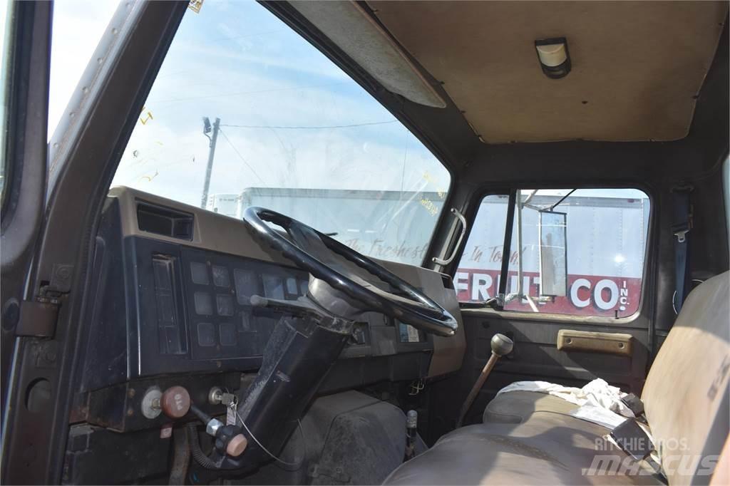 International 4900 Autojeřáby, hydraulické ruky