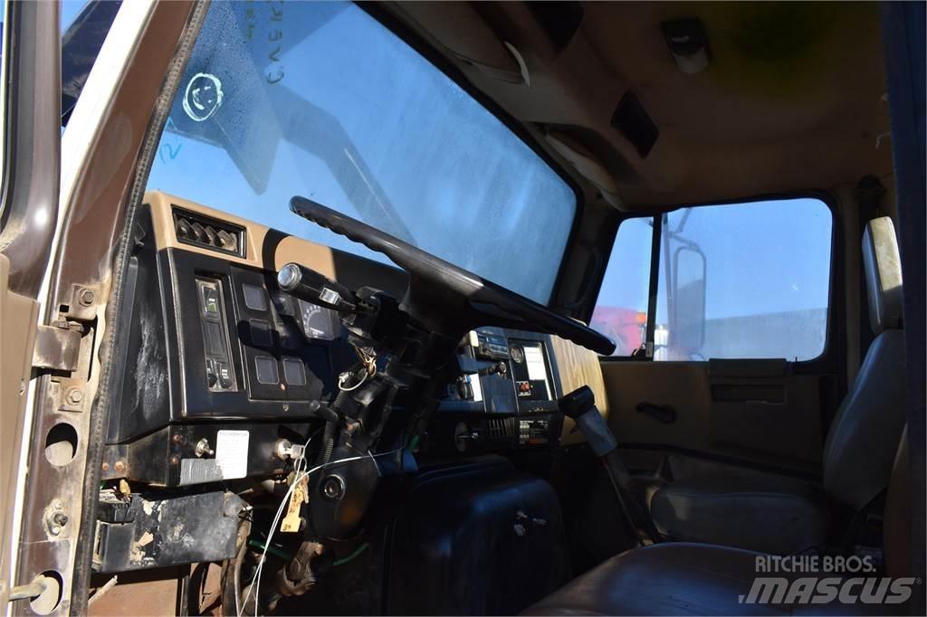International 8200 Autojeřáby, hydraulické ruky
