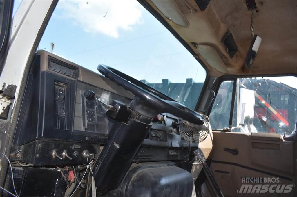 International 8200 Cisternové vozy