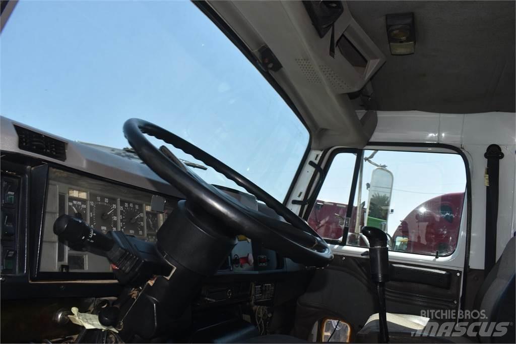 International 8200 Sklápěče