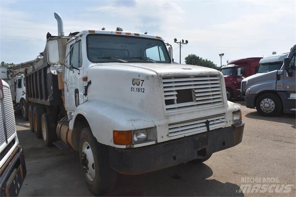 International 8200 Sklápěče