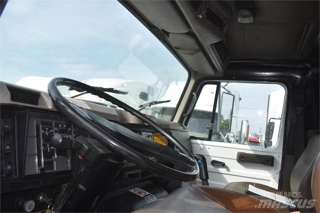 International S2600 Sklápěče