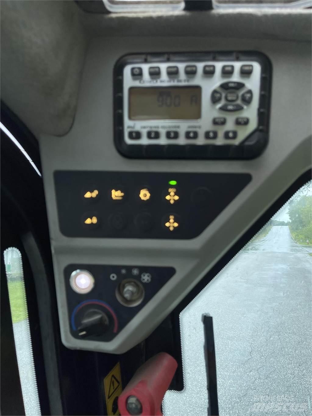 JCB 260T Smykem řízené nakladače