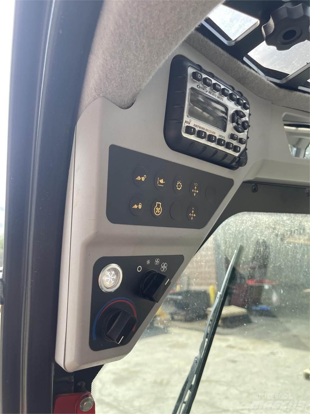 JCB 270 Smykem řízené nakladače
