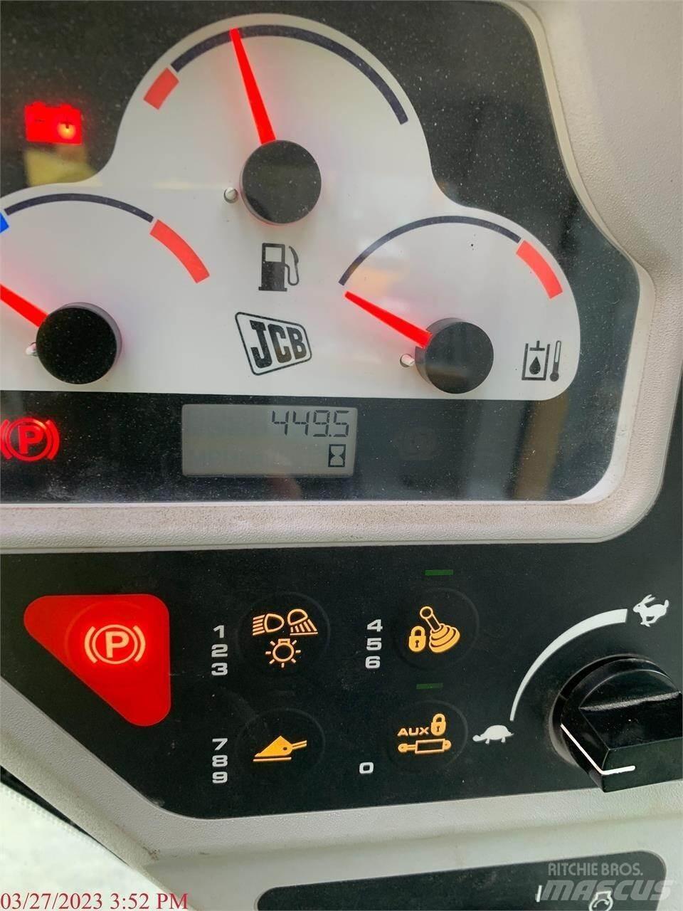 JCB 270 Smykem řízené nakladače
