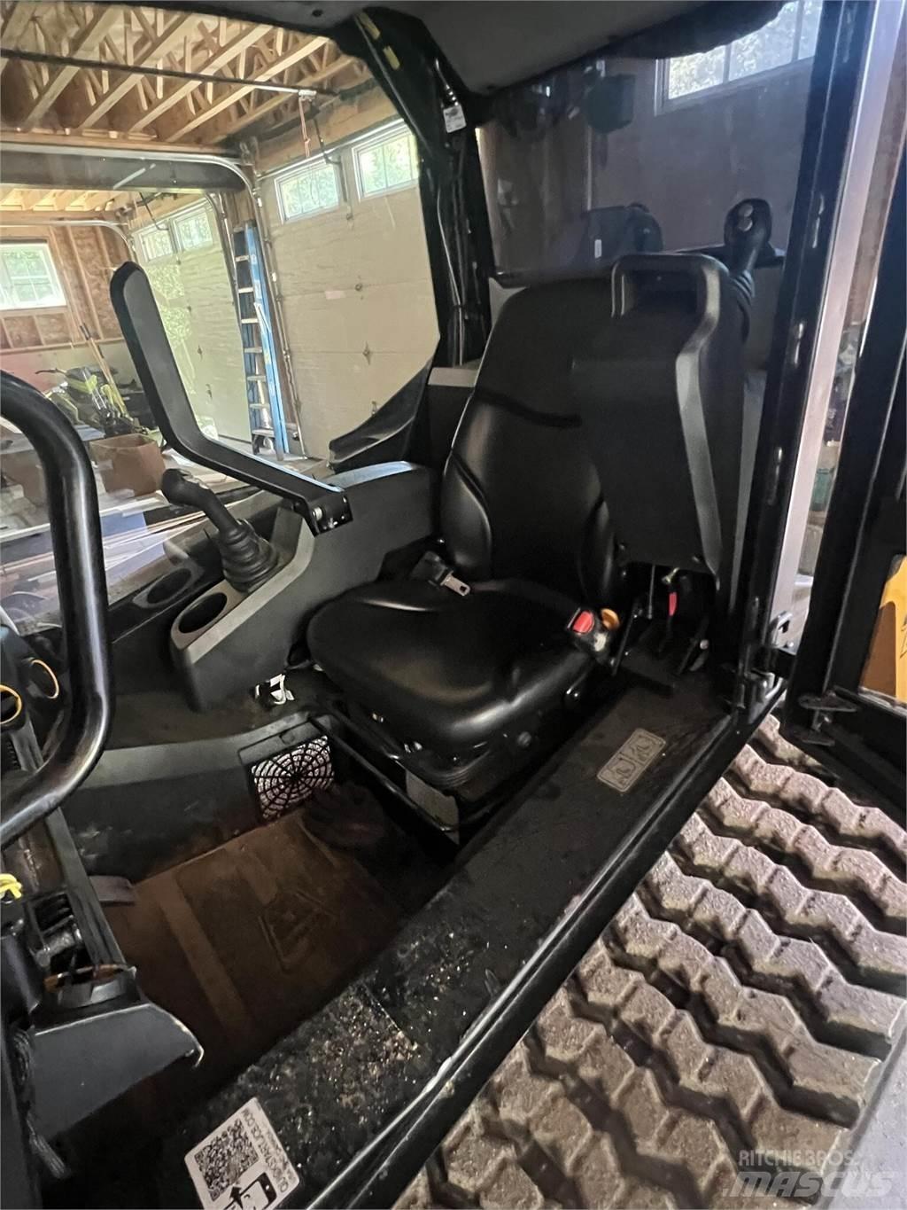 JCB 270T Smykem řízené nakladače