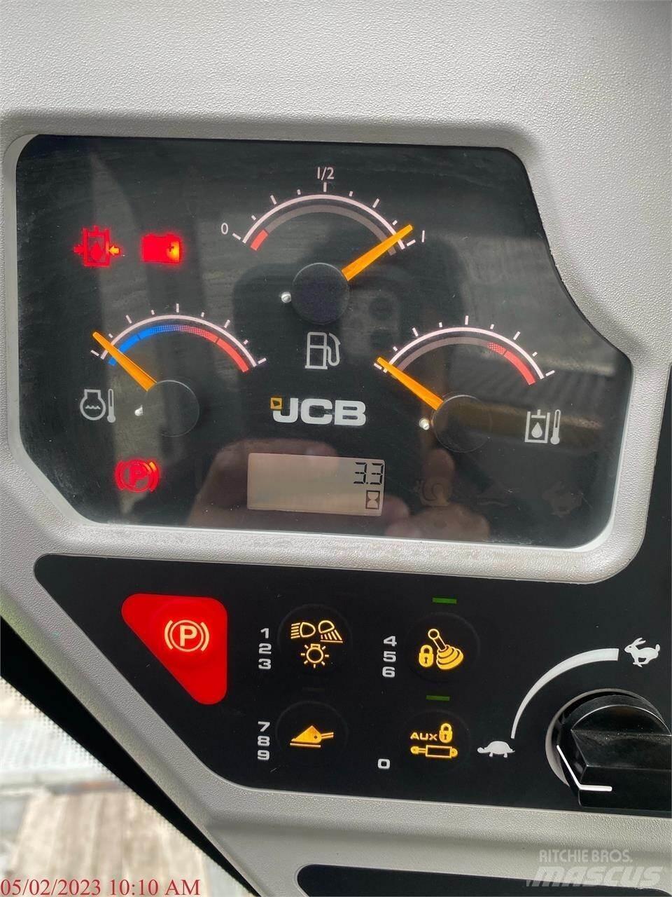JCB 300 Smykem řízené nakladače