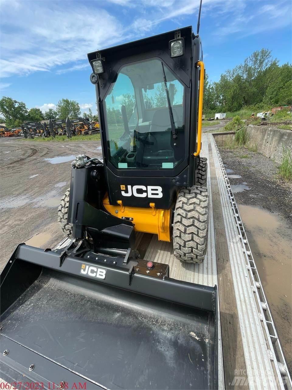 JCB 300 Smykem řízené nakladače