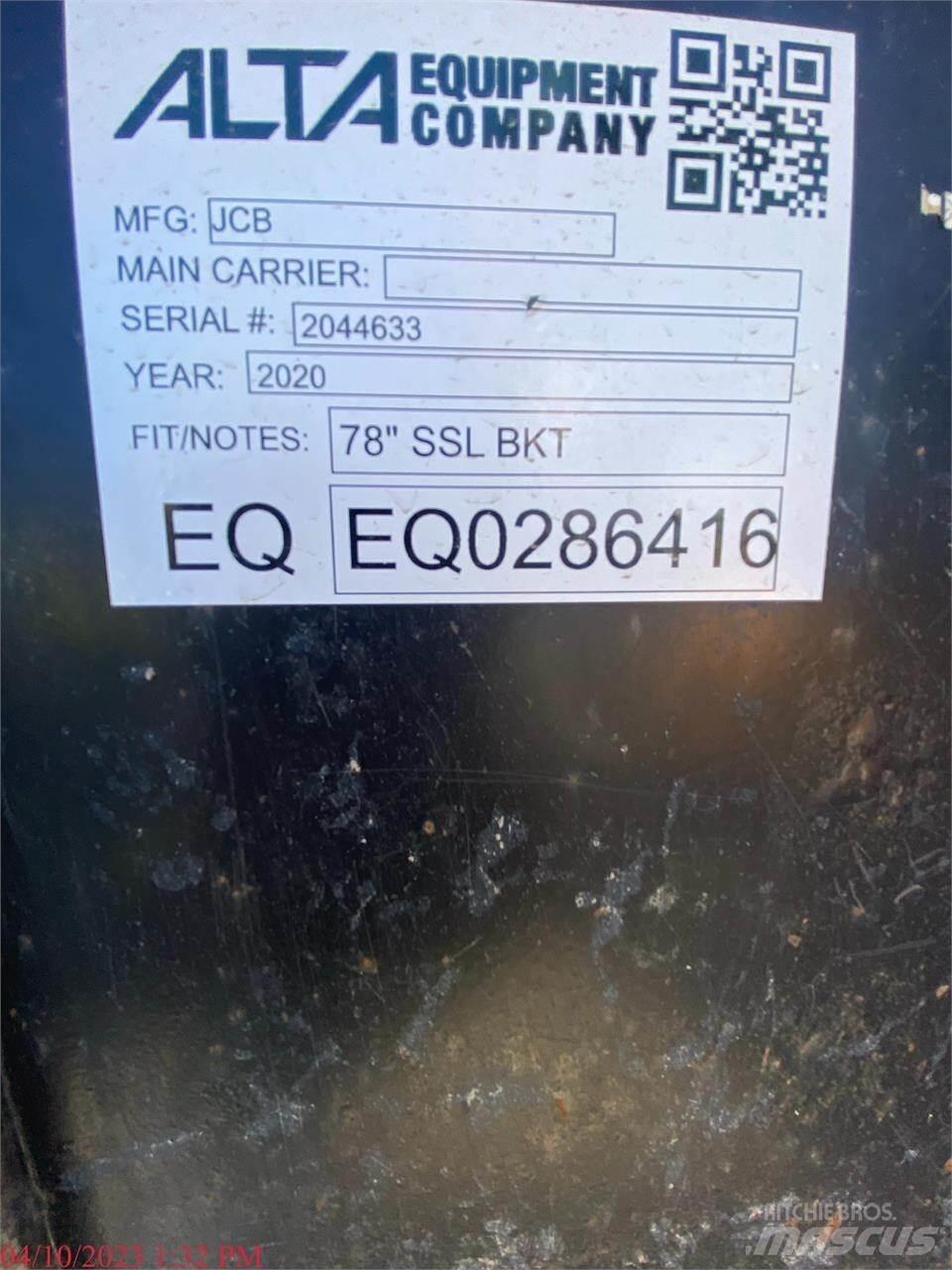 JCB 300T Smykem řízené nakladače