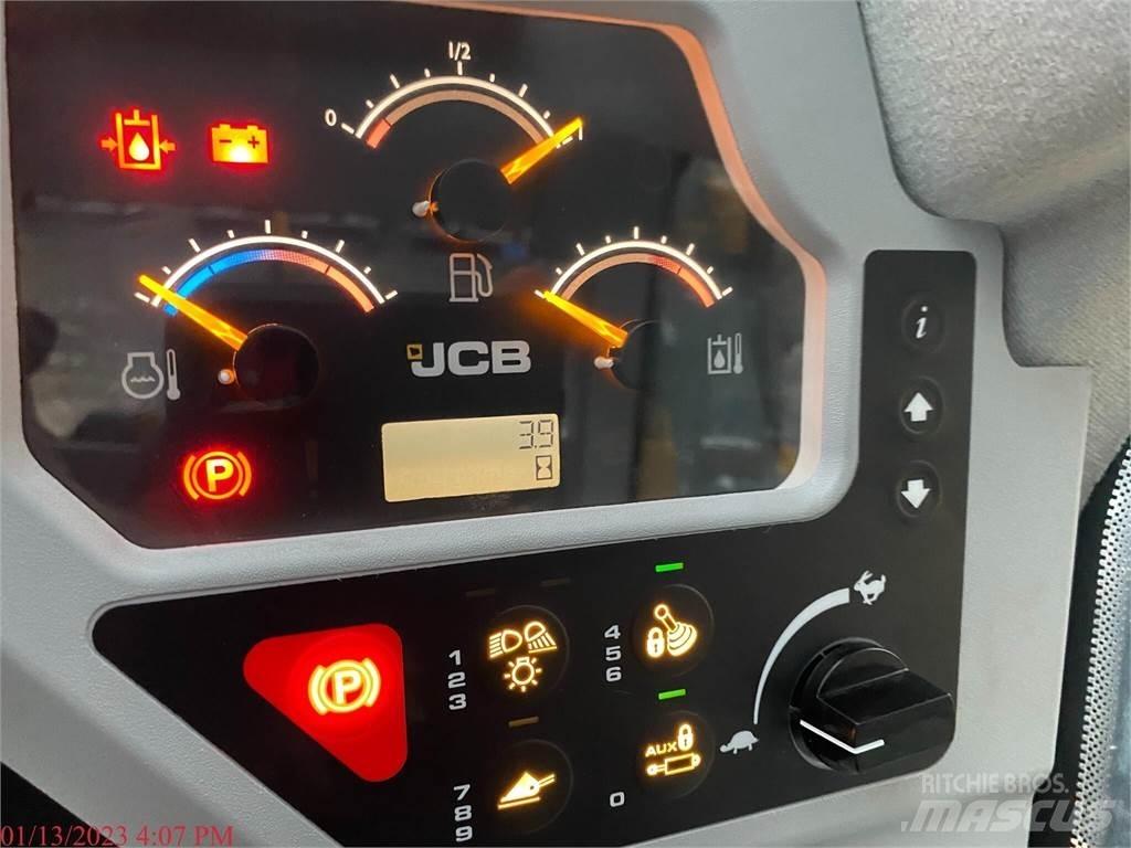 JCB 300T Smykem řízené nakladače