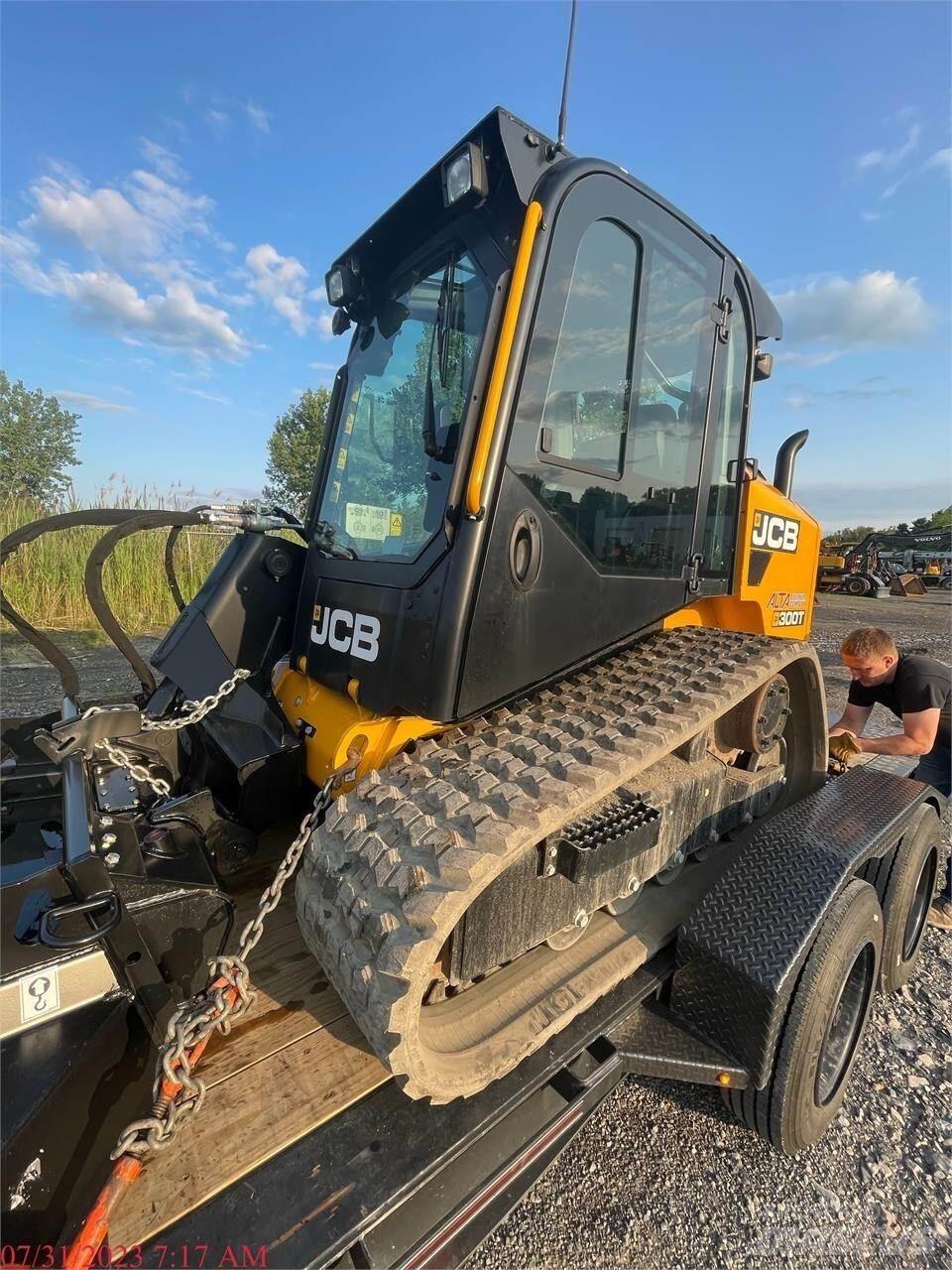 JCB 300T Smykem řízené nakladače