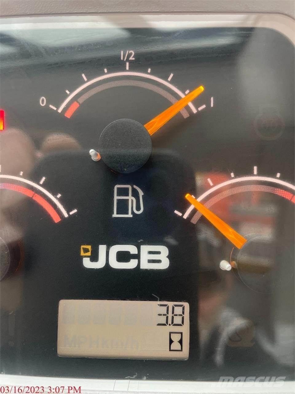 JCB 3TS-8T Smykem řízené nakladače
