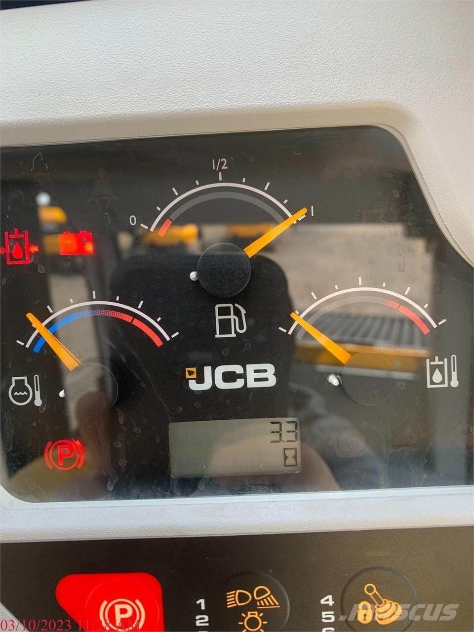 JCB 3TS-8T Smykem řízené nakladače