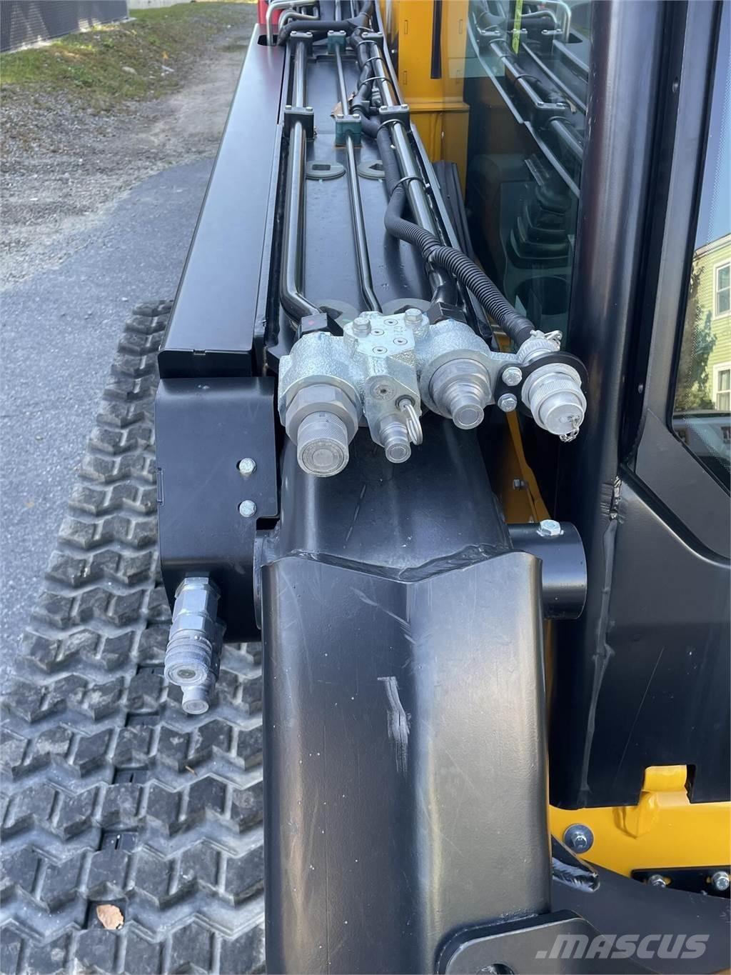JCB 3TS-8T Smykem řízené nakladače