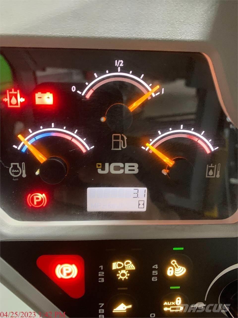 JCB 3TS-8W Smykem řízené nakladače