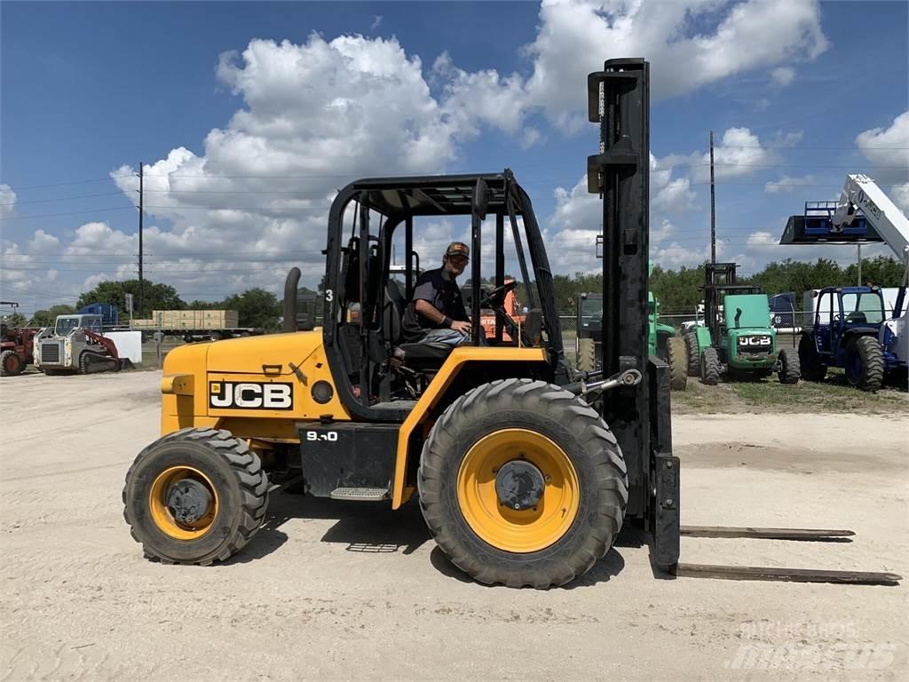 JCB 930 Terénní vysokozdvižné vozíky