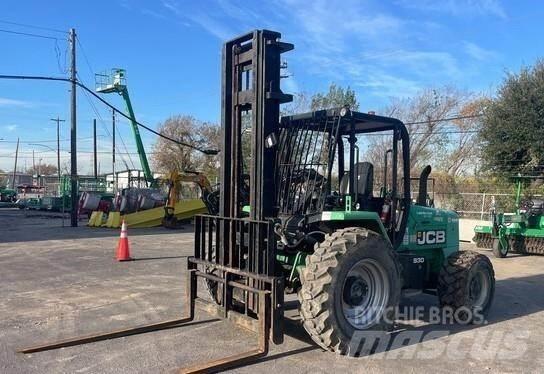JCB 930 Terénní vysokozdvižné vozíky